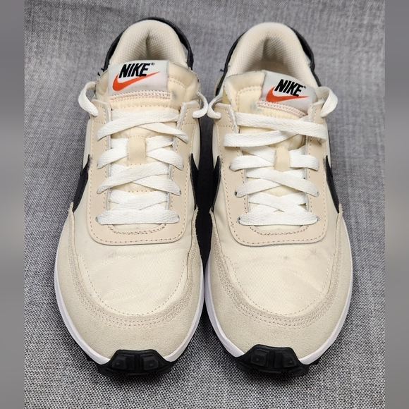 Nike Debut Sanddrift/ Black Waffle Suede Athletic Sneakers.6.5. - Picture 4 of 11